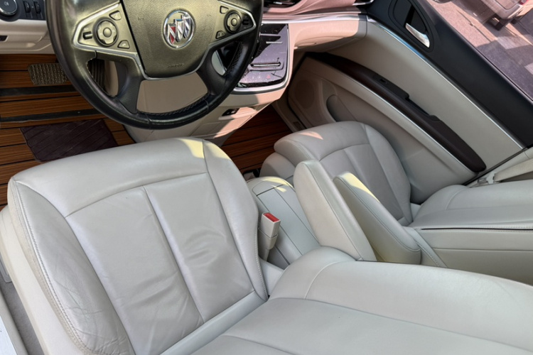 别克GL8 2020款 陆上公务舱 652T 尊贵型中控内饰7008