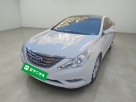 现代 索纳塔 2011款 2.0L 自动豪华版