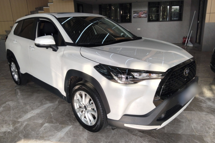 丰田 卡罗拉锐放 2024款 2.0L 精英版车身外观3