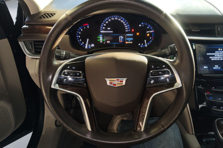 凯迪拉克XTS 2016款 28T 精英型中控内饰13