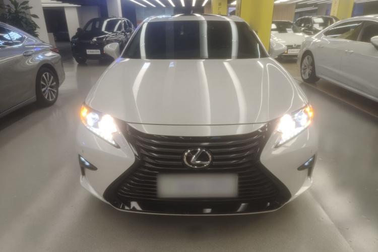 雷克萨斯ES 2017款 200 30周年纪念版车身外观2