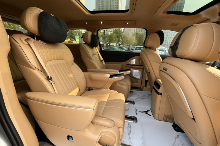 岚图汽车 岚图梦想家 2025款 PHEV 四驱旗舰乾崑版局部细节9003