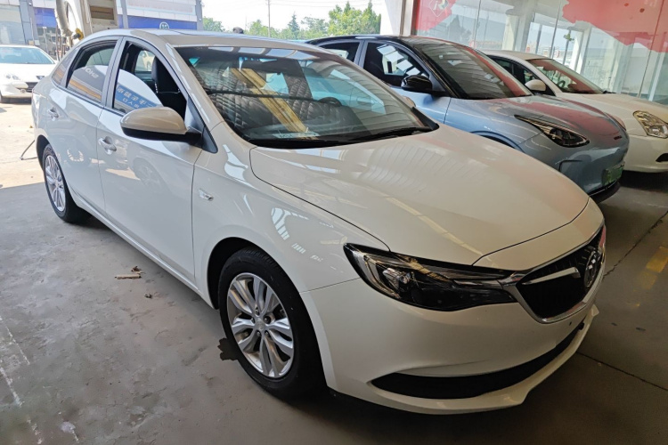 别克 英朗 2021款 改款 典范 1.5L 自动精英型车身外观3