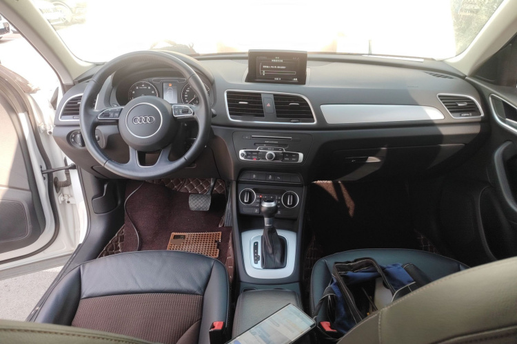 奥迪Q3 2018款 30周年年型 35 TFSI 时尚型中控内饰12