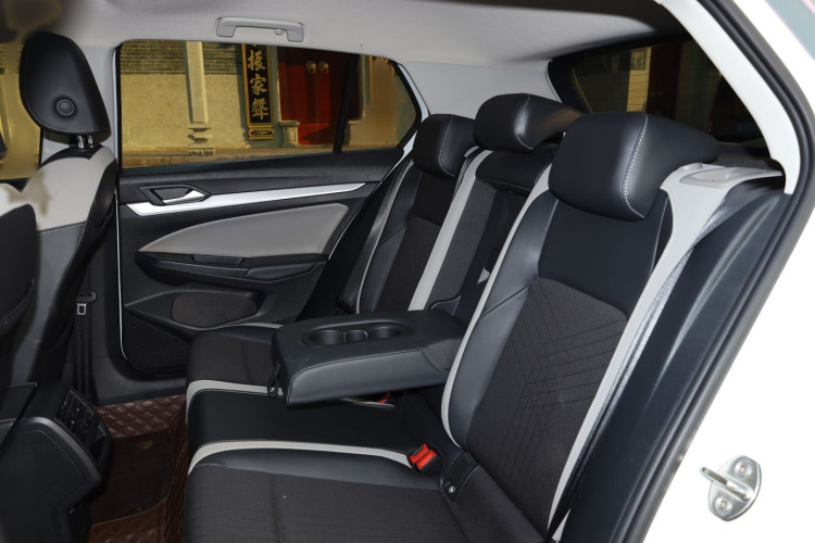 大众 高尔夫 2021款 200TSI DSG Pro中控内饰7011