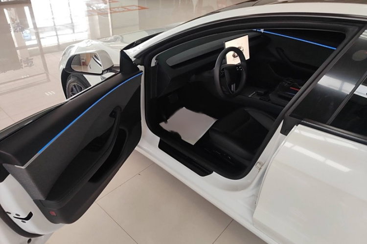 特斯拉 Model 3 2023款 后轮驱动版中控内饰7007