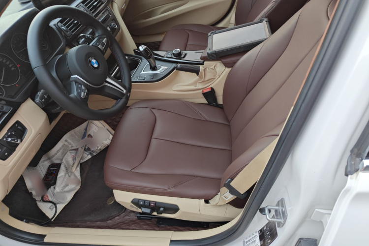 宝马3系 2015款 320Li 超悦版时尚型中控内饰19