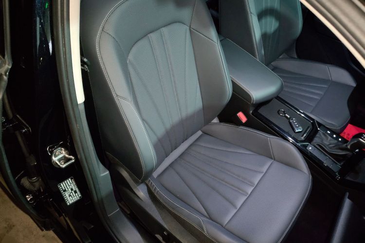 大众 帕萨特 2025款 出众款 330TSI 星空精英版局部细节41