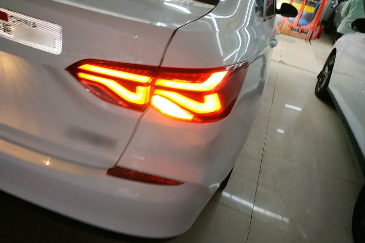 雪佛兰 科鲁泽 2022款 320 自动悦享天窗版车身外观9