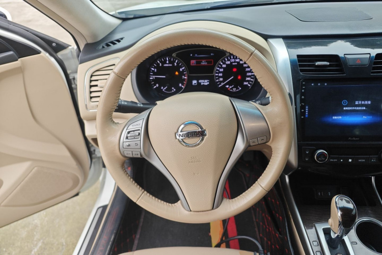 日产 天籁 2013款 2.0L XL舒适版中控内饰13