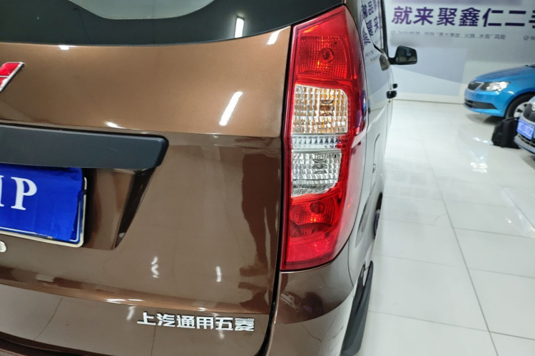 五菱汽车 五菱宏光 2020款 1.2L S基本型国VI LSI车身外观9