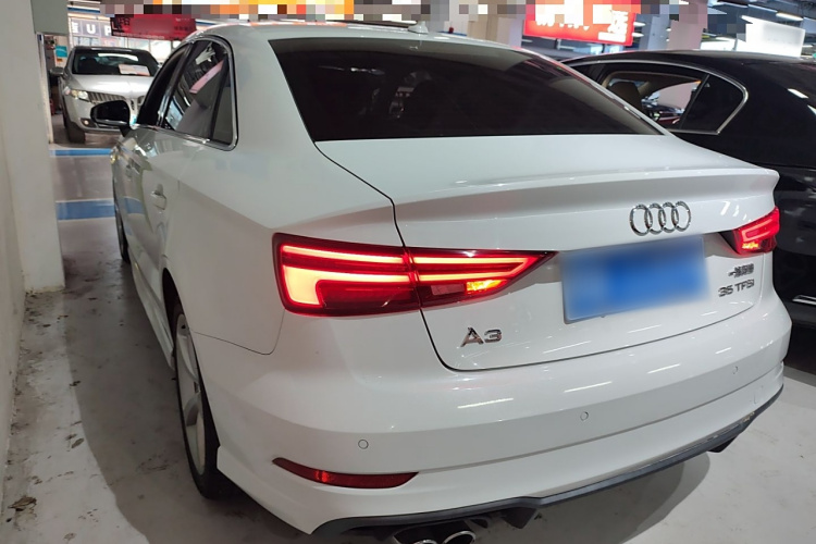 奥迪A3 2018款 30周年年型 Limousine 35 TFSI 时尚型车身外观4