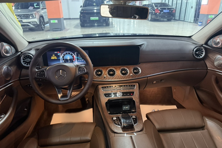 奔驰E级 2018款 改款 E 200 L中控内饰7003