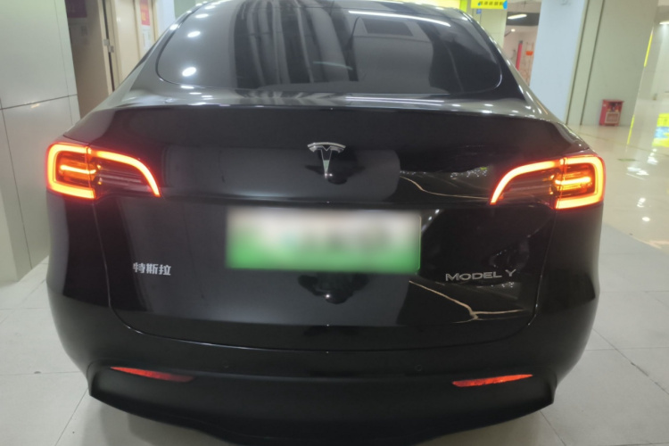 特斯拉 Model Y 2022款 后轮驱动版车身外观6