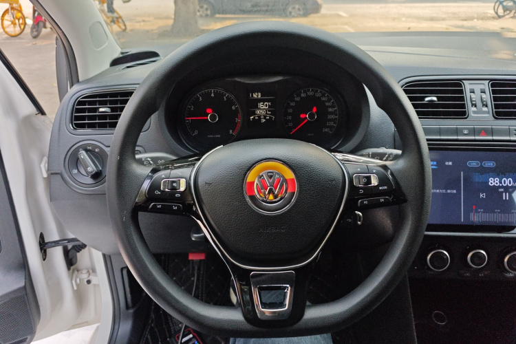 大众 Polo 2014款 1.4L 手动风尚版中控内饰13