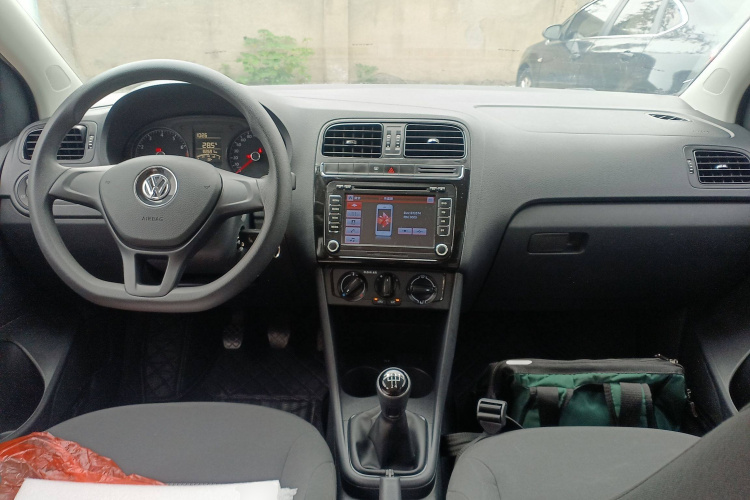 大众 Polo 2016款 1.4L 手动风尚型中控内饰12