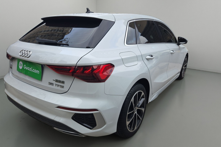 奥迪A3 2021款 Sportback 35 TFSI 进取运动型车身外观7