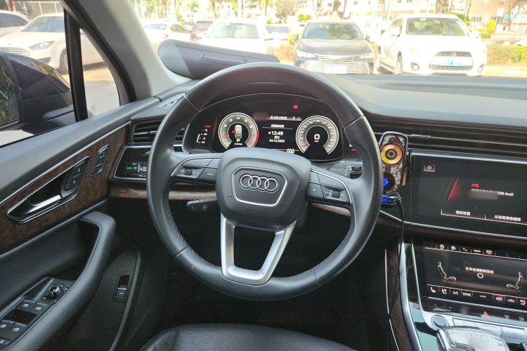 奥迪Q7 2022款 55 TFSI quattro S line运动型中控内饰13