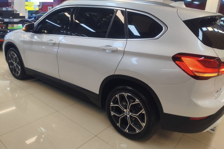 宝马X1 2020款 sDrive25Li 领先型车身外观4