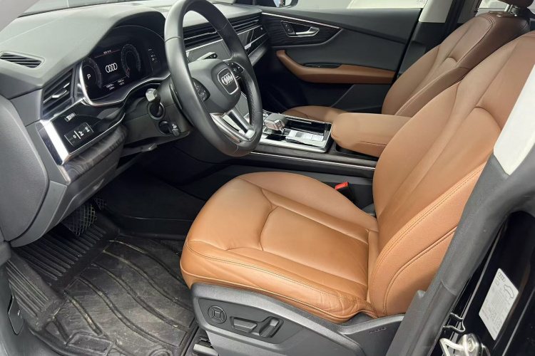 奥迪Q8 2021款 55 TFSI 豪华动感型中控内饰7003