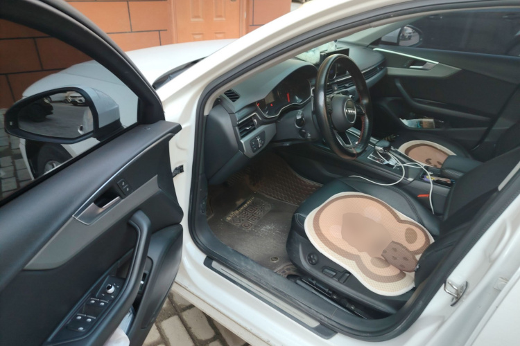 奥迪A4L 2019款 40 TFSI 进取型 国VI中控内饰20