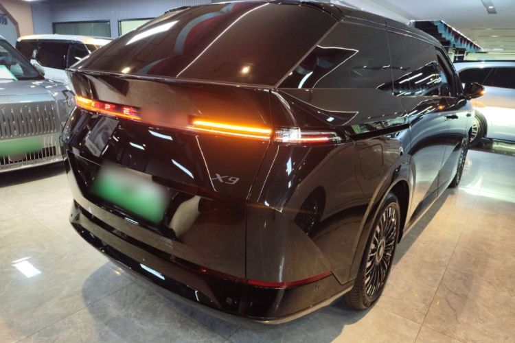 小鹏X9 2025款 650长续航 Max车身外观7