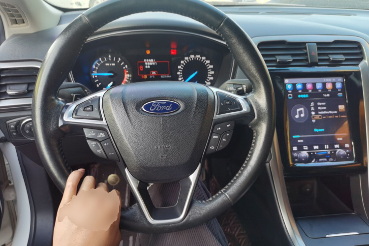 福特 蒙迪欧 2017款 EcoBoost 200 时尚型中控内饰12