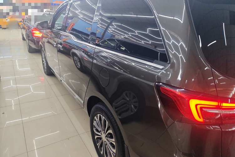 别克GL8 2021款 陆上公务舱 652T 豪华型车身外观6003