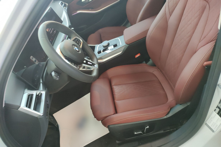 宝马3系 2025款 325i M运动套装中控内饰19