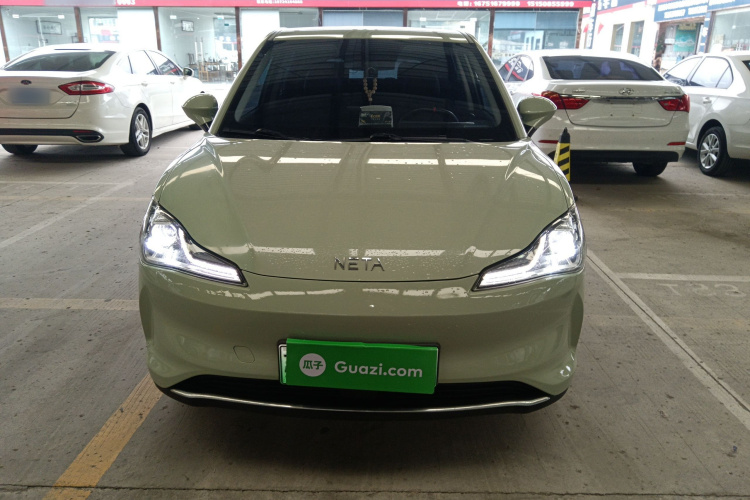 哪吒汽车 哪吒V 2022款 潮 400 Lite车身外观2