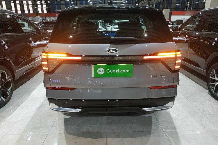 福特 2025款 锐界L 2.0T EcoBoost E混动四驱七座至尊型车身外观6