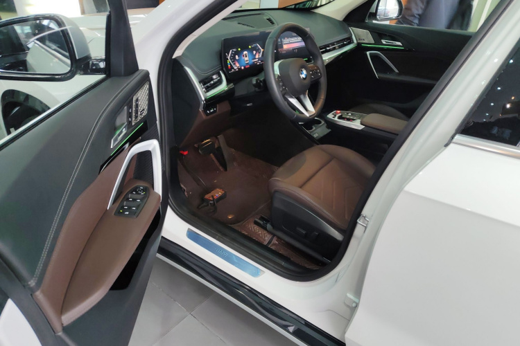 宝马X1 2023款 sDrive25Li X设计套装中控内饰20