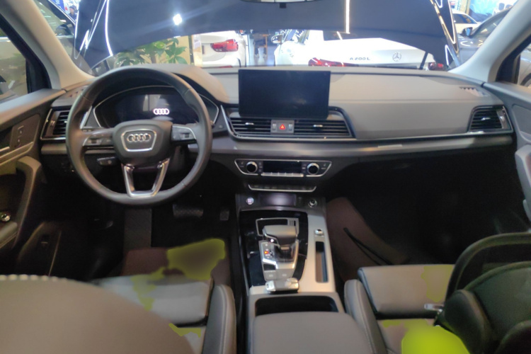 奥迪Q5L 2022款 40T 时尚动感型中控内饰7002