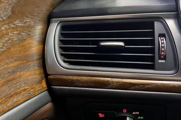 奥迪A6L 2016款 TFSI 运动型中控内饰7003