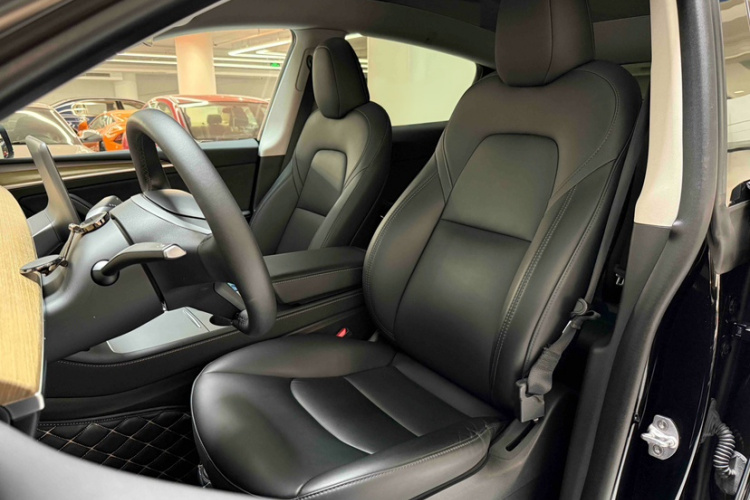 特斯拉 Model Y 2022款 改款 后轮驱动版中控内饰7011