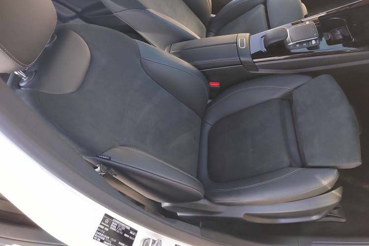 奔驰A级 2022款 A 200 L 运动轿车时尚型中控内饰7010