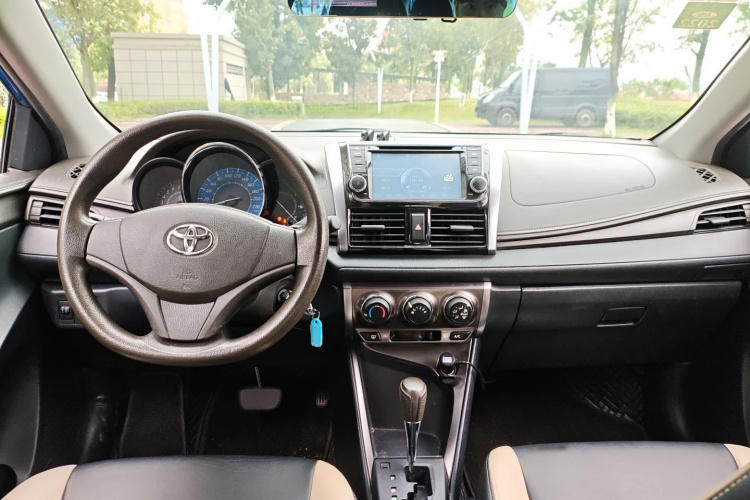 丰田 YARiS L 致炫 2014款 1.3E 自动魅动版中控内饰7002