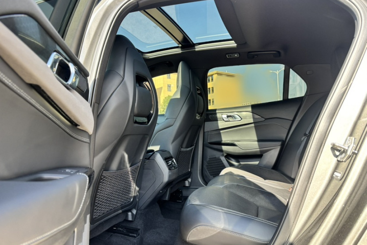 领克03 2022款 2.0TD DCT劲Pro中控内饰7004