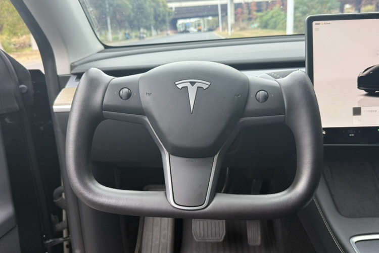 特斯拉 Model Y 2022款 改款 后轮驱动版中控内饰7006