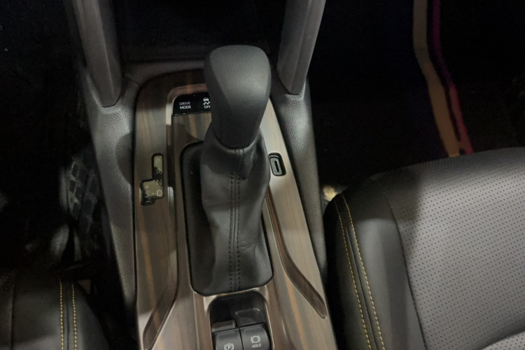 丰田 卡罗拉锐放 2023款 双擎 2.0L 先锋版局部细节18