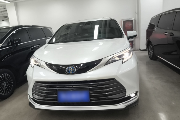 丰田 赛那SIENNA 2023款 2.5L混动 豪华版车身外观2