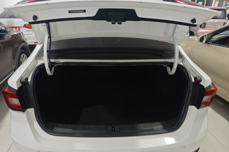 荣威i5 2019款 1.5L 自动4G互联领豪旗舰版机舱底盘23