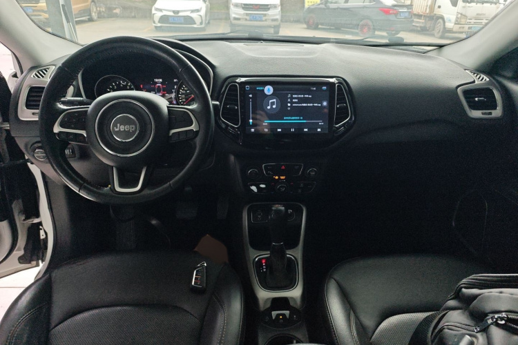 Jeep 指南者 2017款 200T 自动家享版中控内饰7002