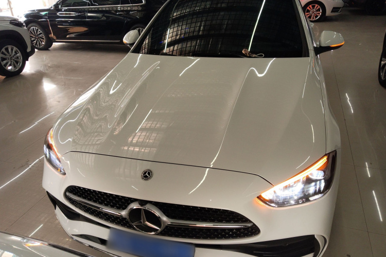 奔驰C级 2022款 C 260 L 运动版车身外观2