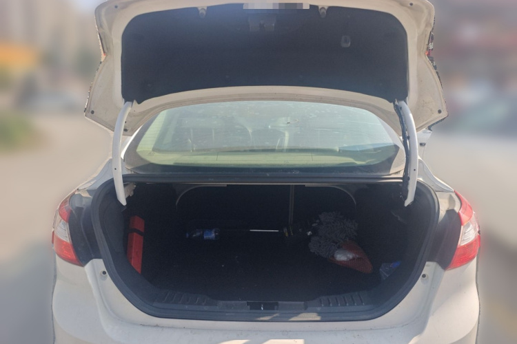 福特 福克斯 2012款 三厢 1.6L 自动舒适型局部细节23