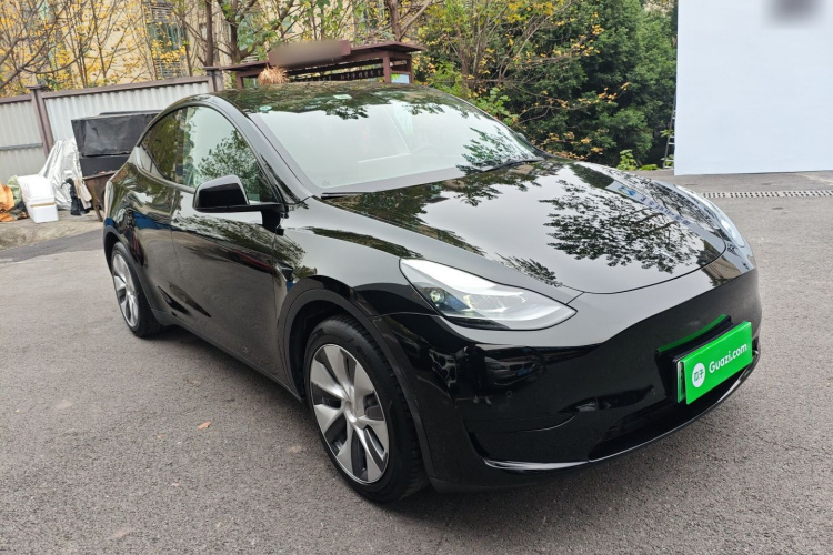 特斯拉 Model Y 2022款 后轮驱动版车身外观3