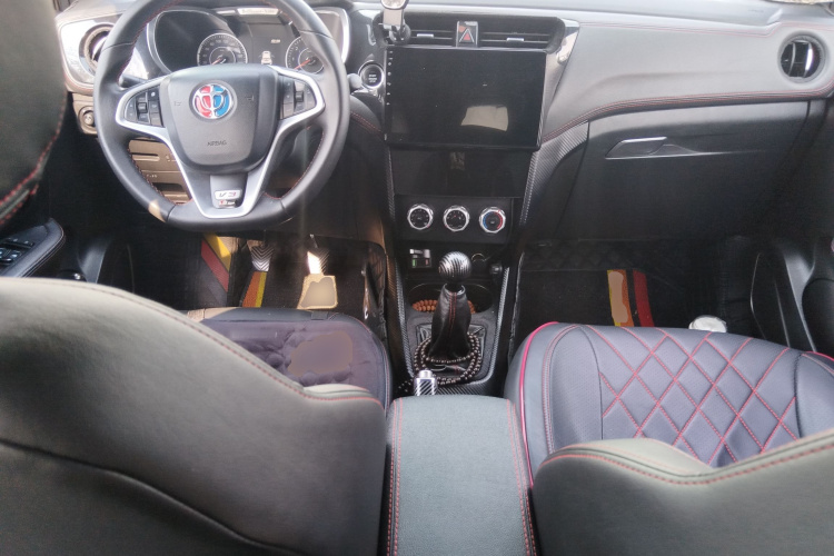 中华V3 2015款 1.5L 手动智能型中控内饰12