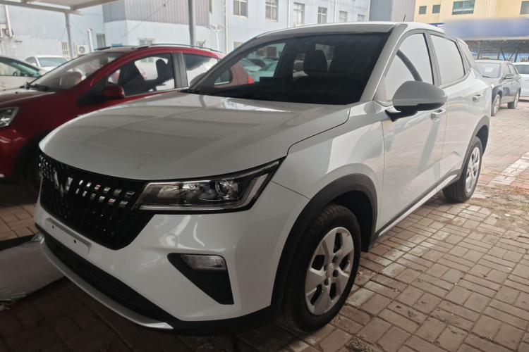 五菱汽车 五菱星驰 2022款 1.5L 手动自由型车身外观1