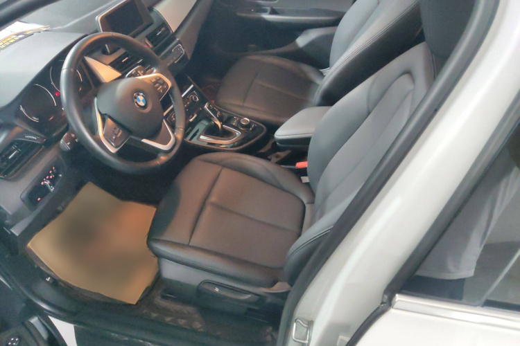 宝马2系多功能旅行车 2019款 220i 领先型局部细节19