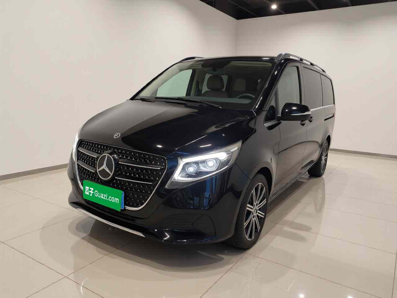 奔驰V级 2024款 V 300 L 长轴距尊贵版(1)
